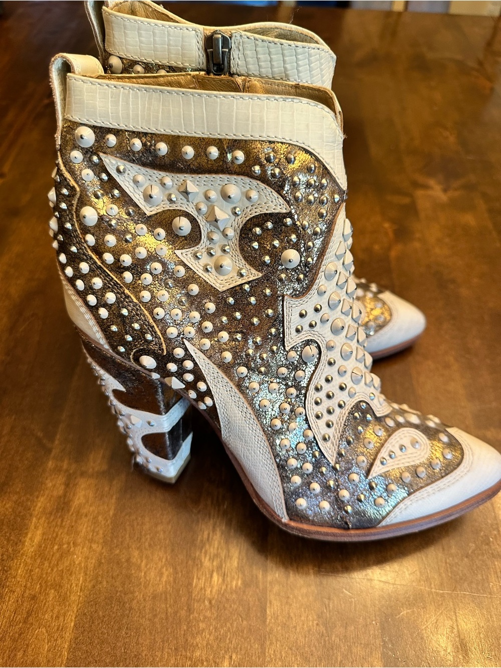 Frye Remy Deco Off White Gold Leather Heeled Western Boots Size 8 - Read